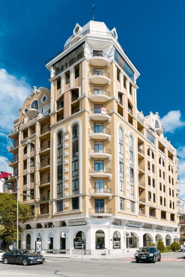 Nice Batumi Apartment Bagian luar foto