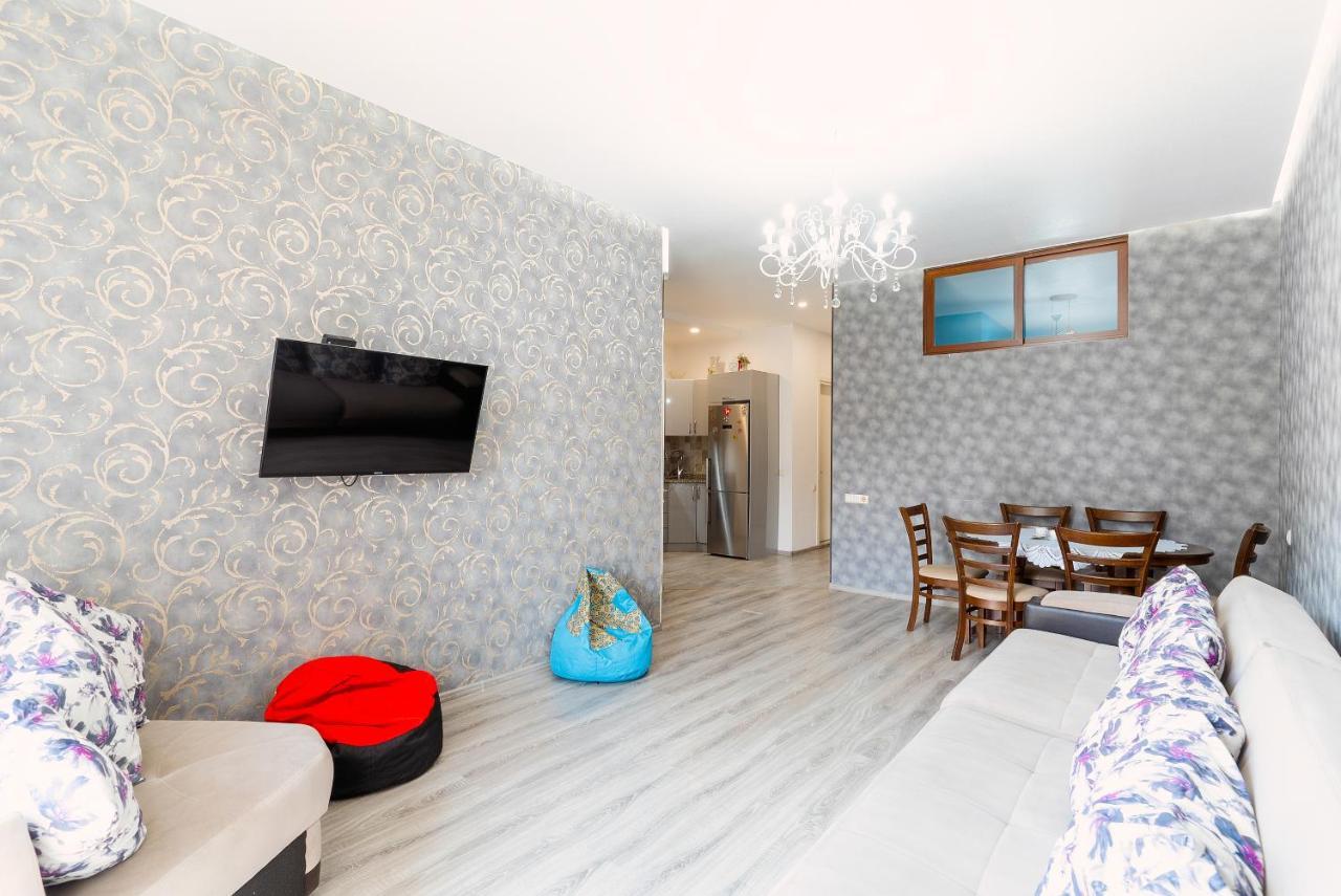 Nice Batumi Apartment Bagian luar foto